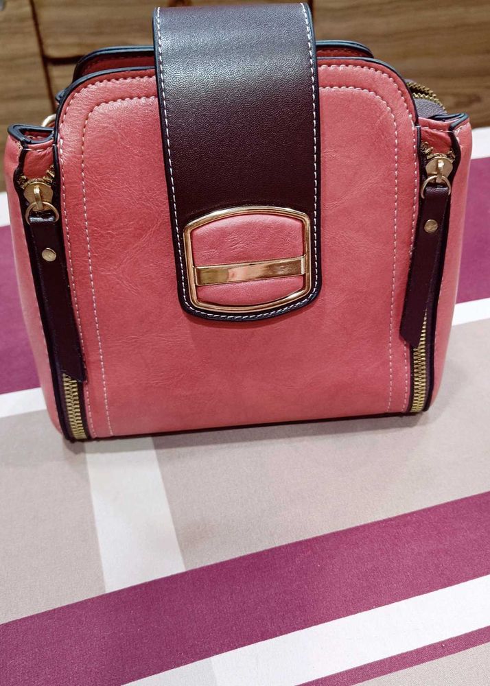 Nice And Good Looking Handbag For Any Occasion
