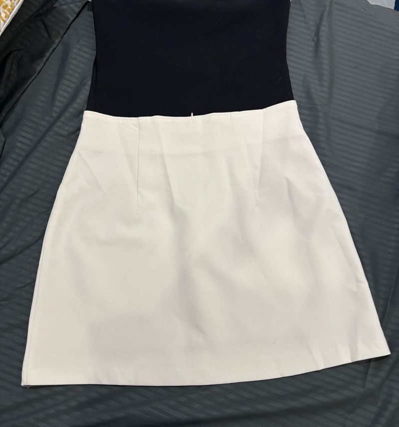 Chic Two-Tone Mini Skirt