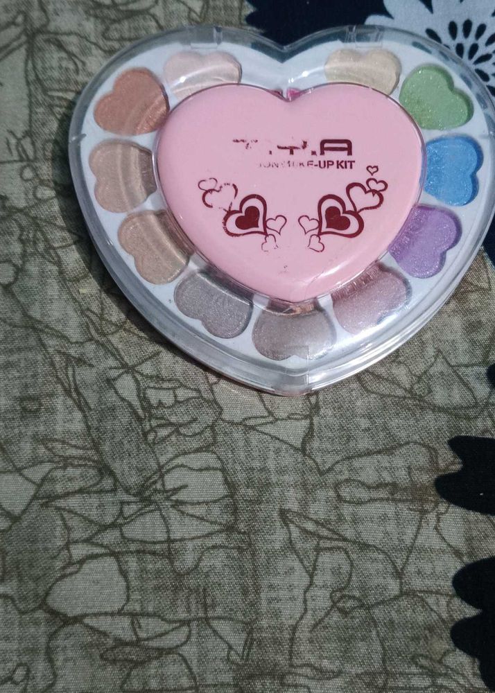 Heart-Shaped Eyeshadow Palette