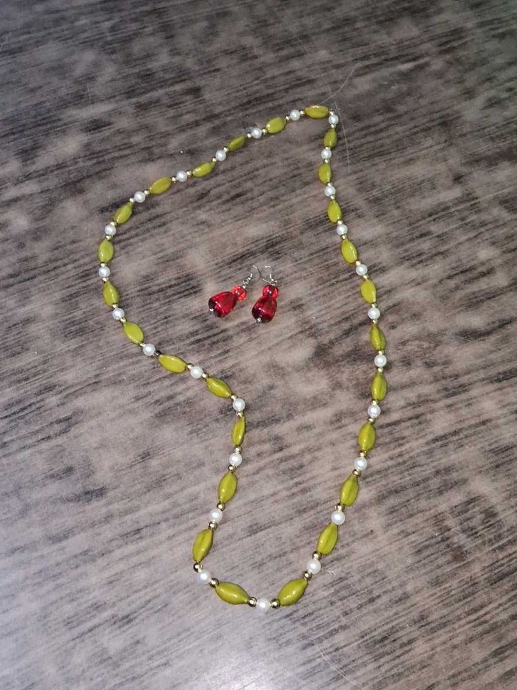 Vintage Beaded Necklace &amp; Earring Set