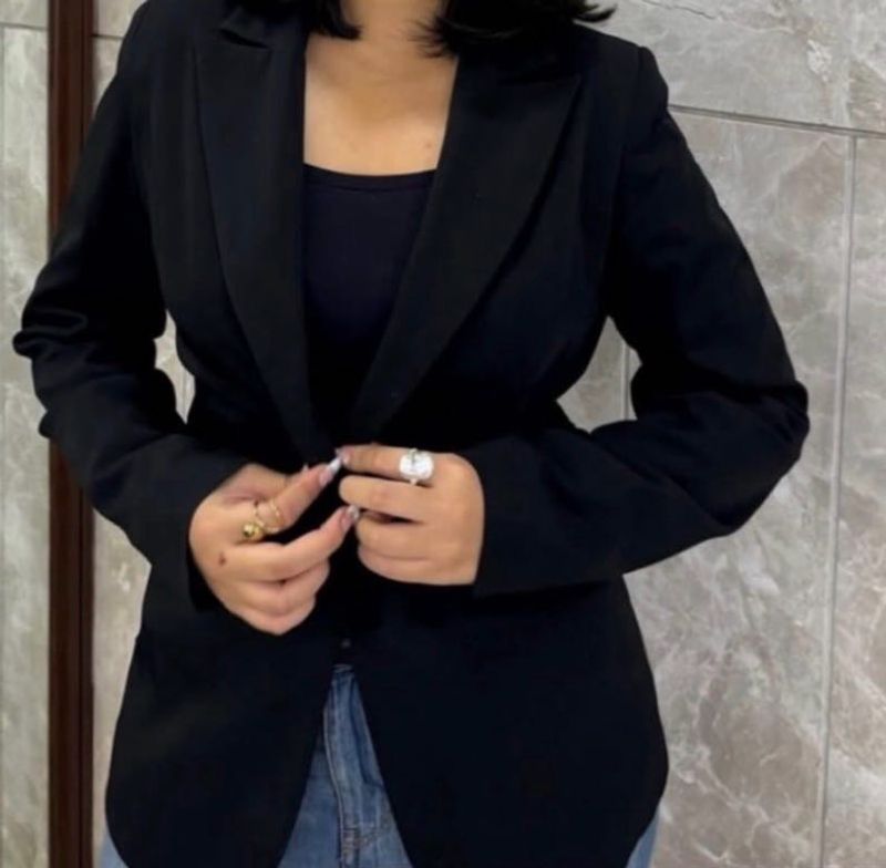 Chic Black Blazer 🫶🏻( small defect not visible)