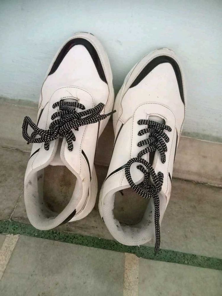 white and black women&#39;s sneakers