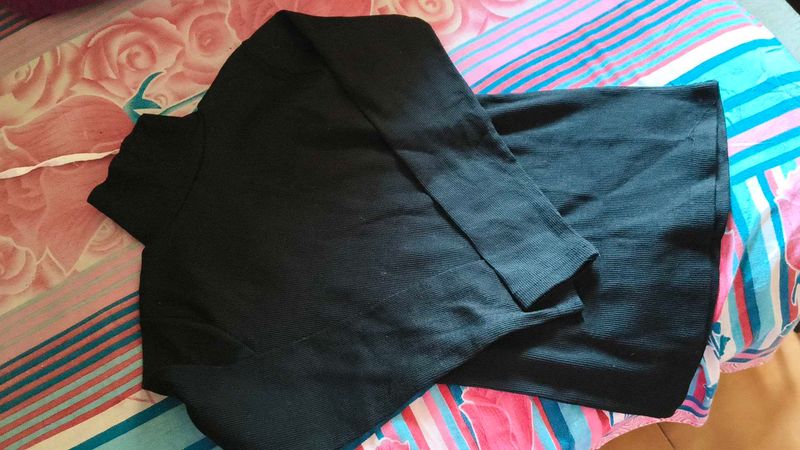 Elegant Black turtle neck woolen top
