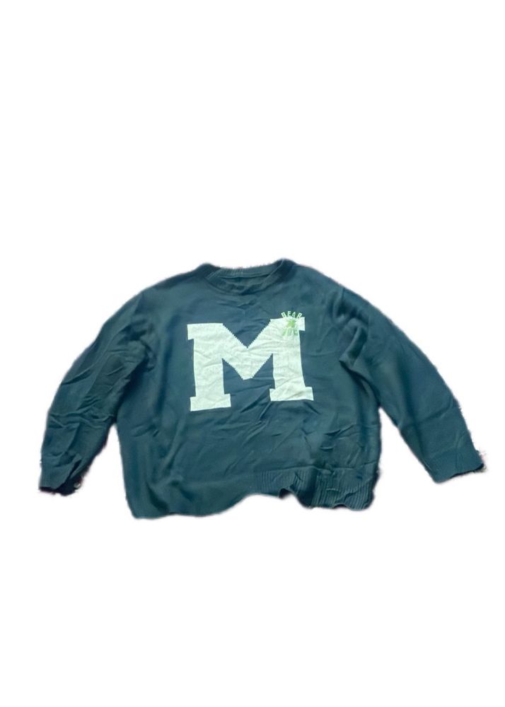 Sweater with &#39;M&#39;