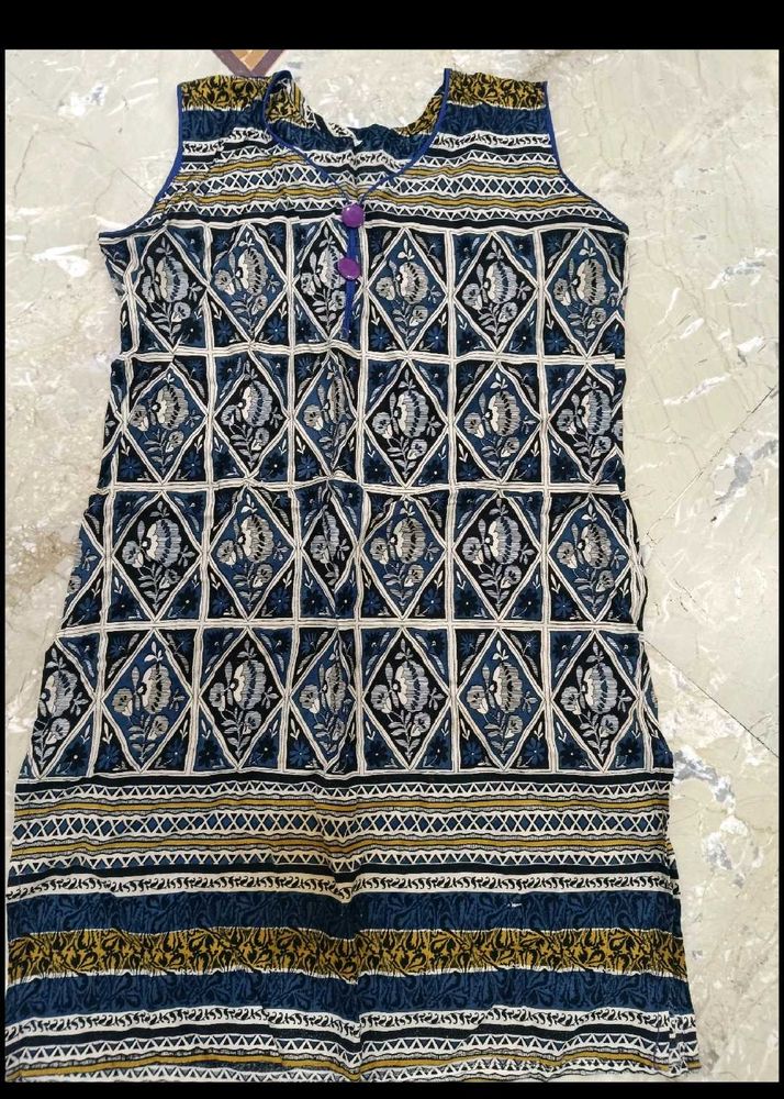 Blue &amp; White Print Sleeveless Top