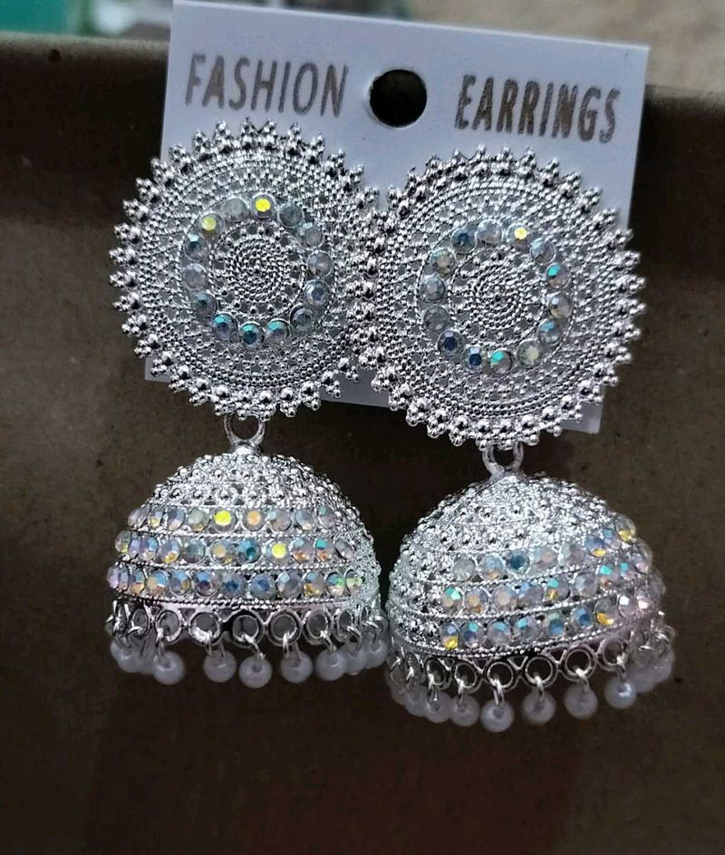 Treditional White Jhumka.