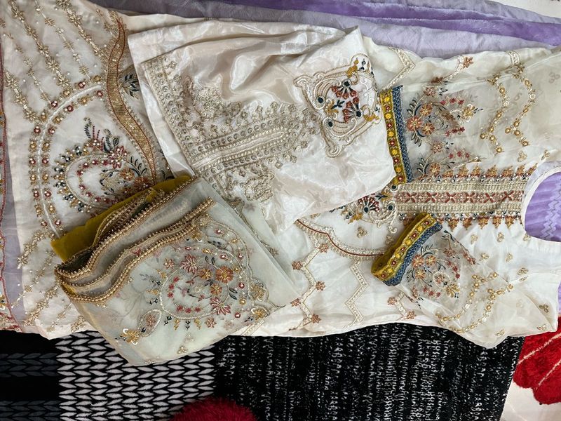 new trending pakistani suit