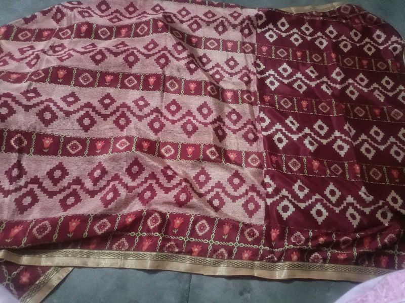 Burgundy &amp; Beige Patterned Saree