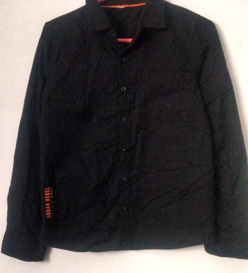 Urban Rebel Black Shirt🪐