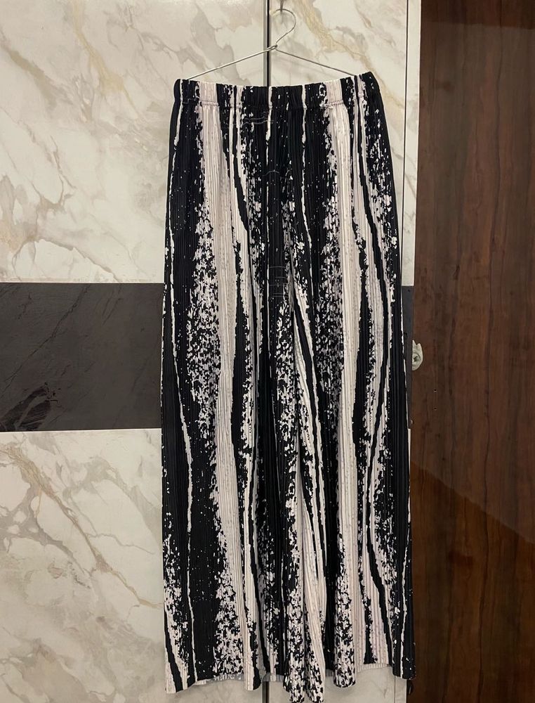 black flated trouser