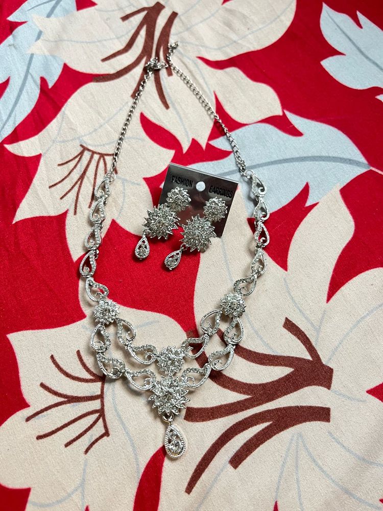 Sparkling Silver Necklace &amp; Earring Set