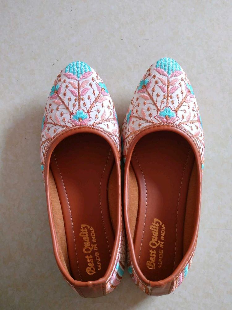Embroidered Indian Juttis