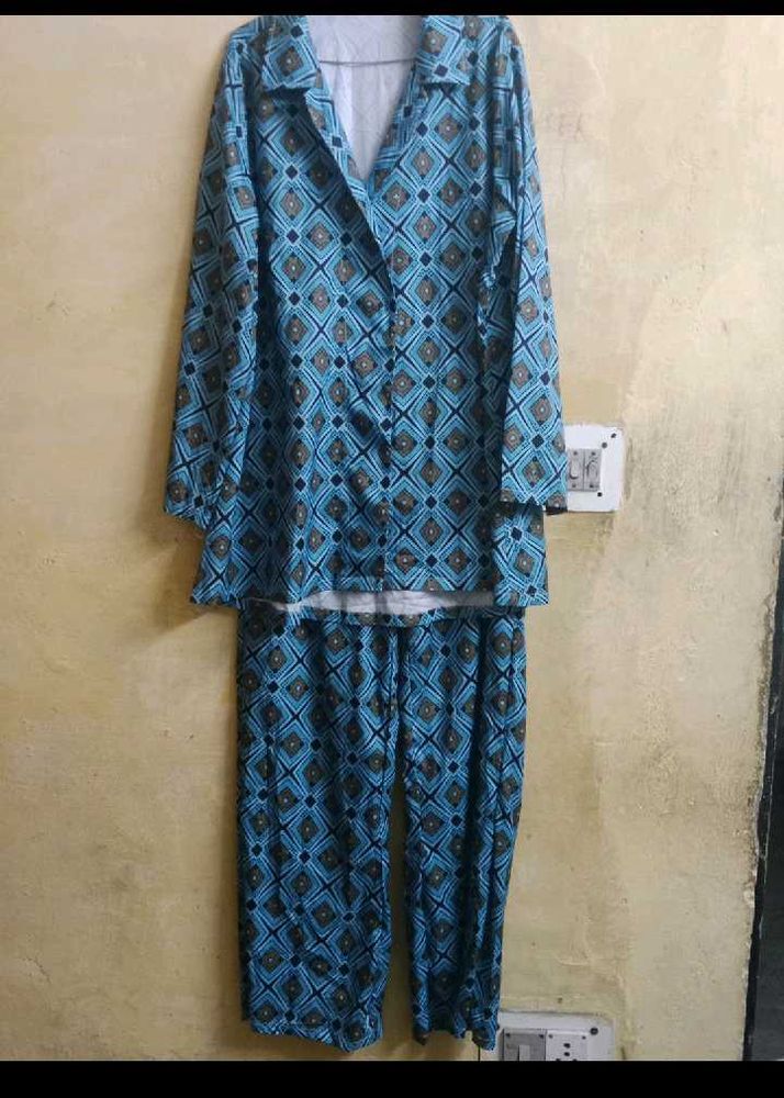 Women&#39;s stylish Cord-Set