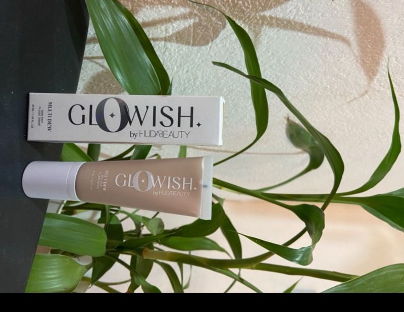 Huda Beauty Glowish