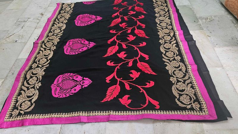 Beautiful  Black Saree😍