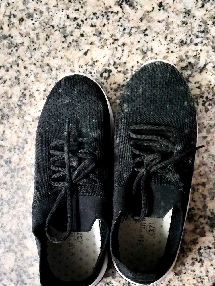 Black Casual Sneakers