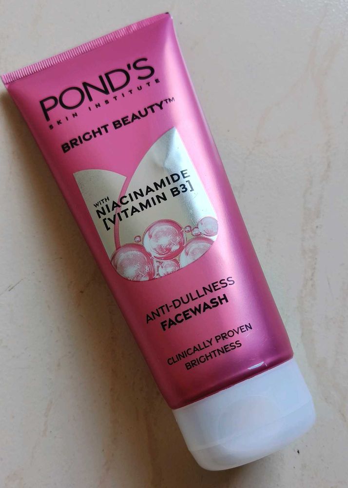 Pond&#39;s Bright Beauty Face Wash