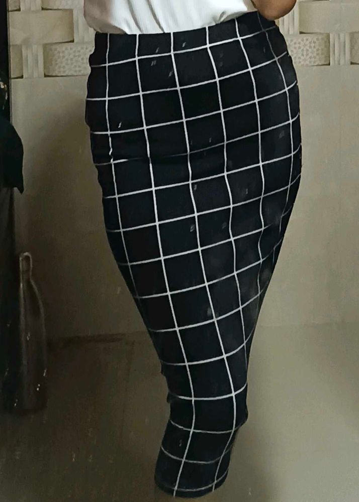 Chic Grid Skirt