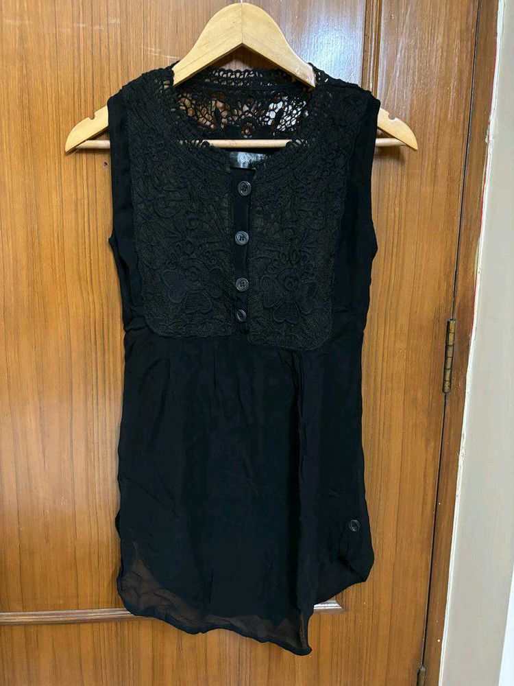 Lace Detailed Black Sleeveless Top