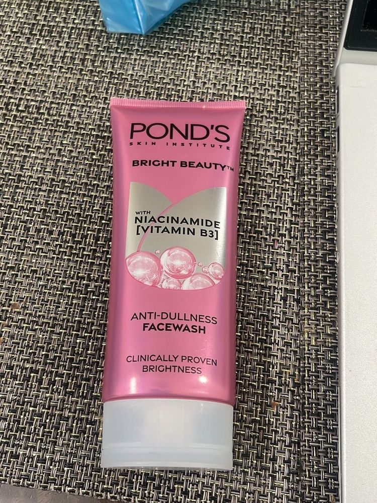 Pond&#39;s Bright Beauty Facewash