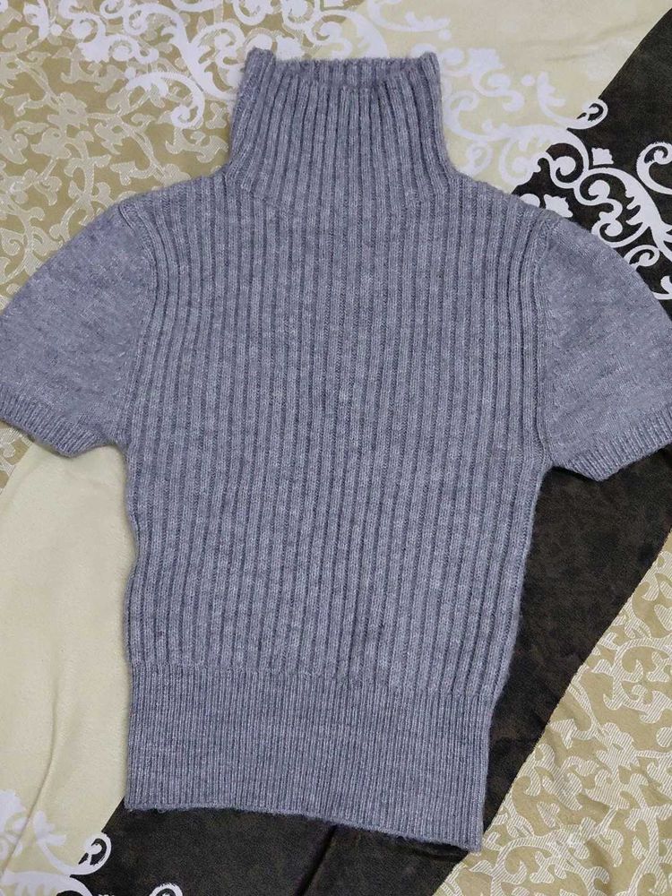 Gray Ribbed Turtleneck Short Sleeve Top