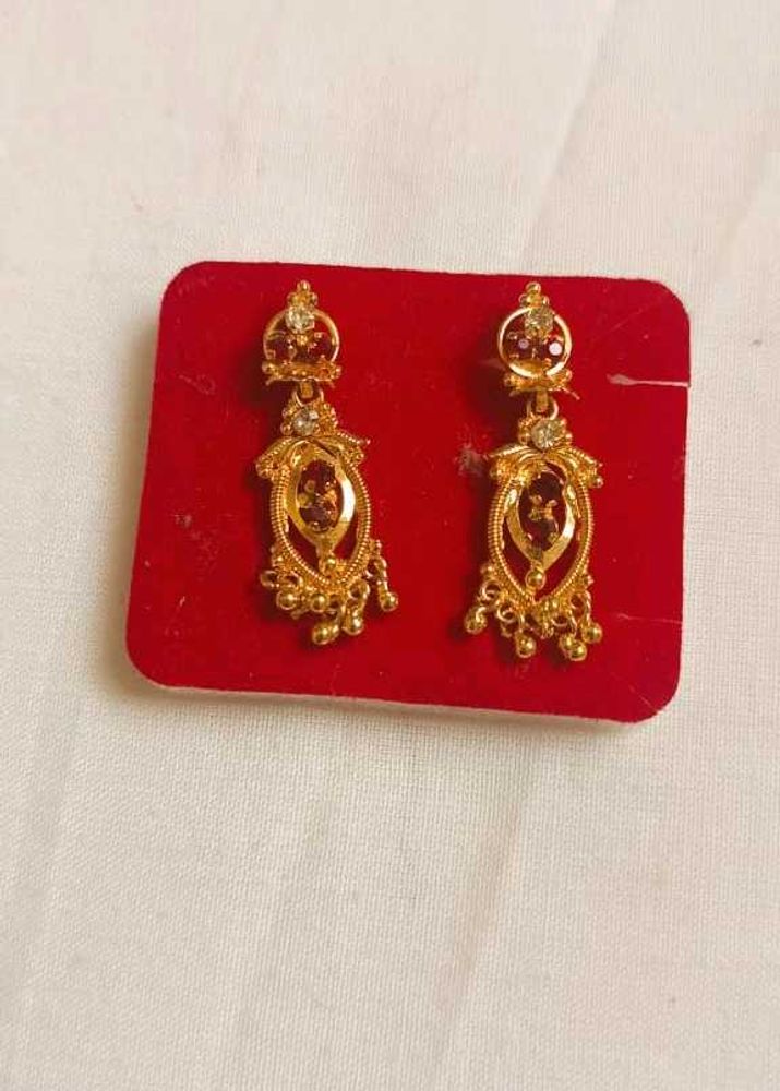 Maroon Ear Rings