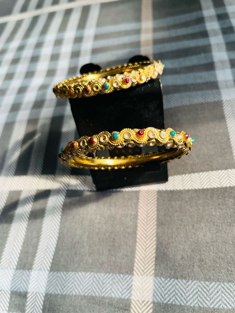 Gold-toned Bangle Set