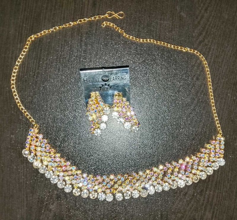 Yellowish-golden necklace and earrings set