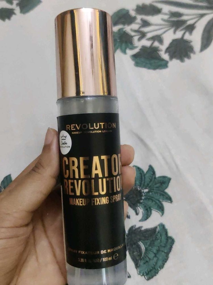 Makeup Revolution Fixing Spray