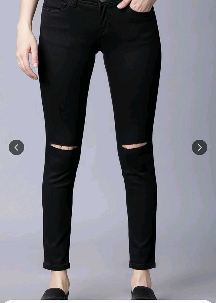 Black skinny jeans with knee slits