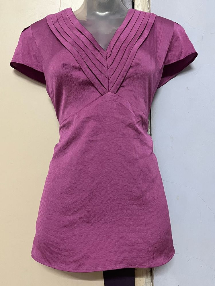 Banana Republic Branded Purple V-Neck Top