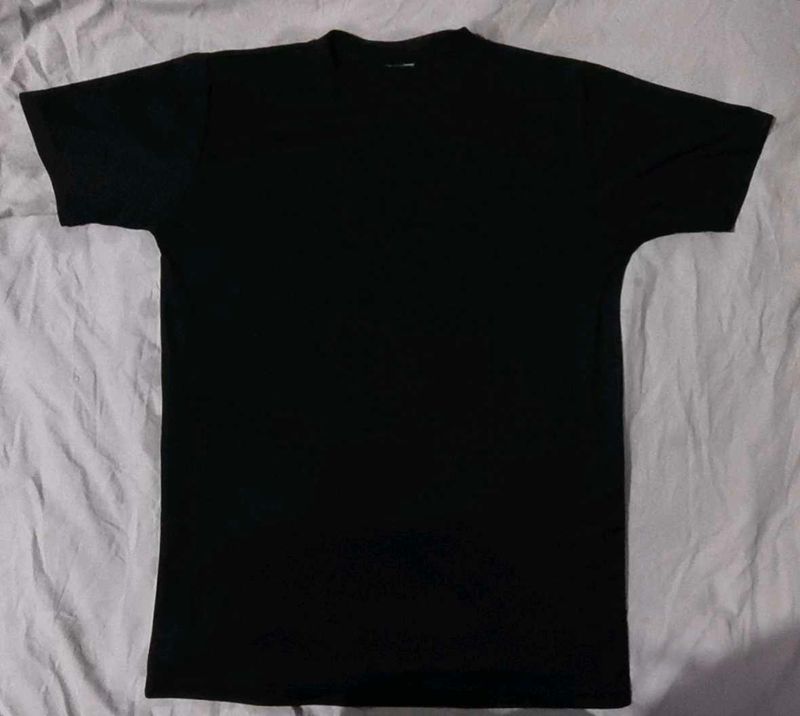 Black T-Shirt - Basic Tee