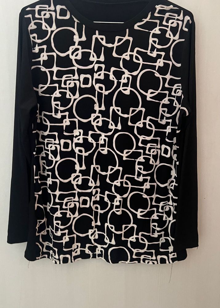Chic Black &amp; White Geometric Print T-Shirt