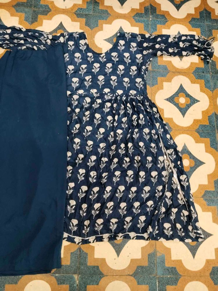 Blue &amp; White Floral Print Kurta Set