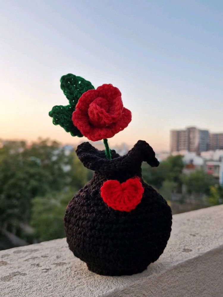 Crochet Valentine Pot
