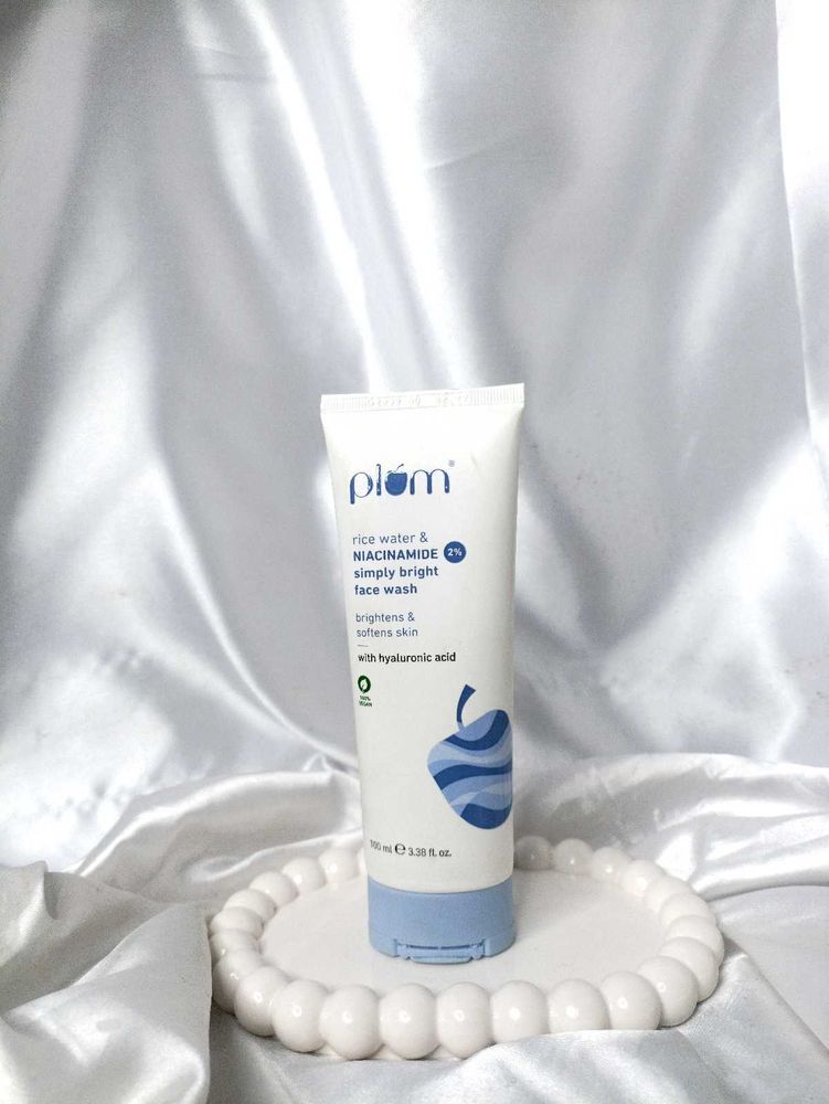 Simply Bright 2℅ Niacinamide Face Wash .