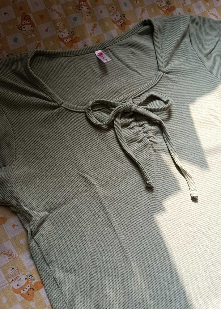 casual top with Tie Detail