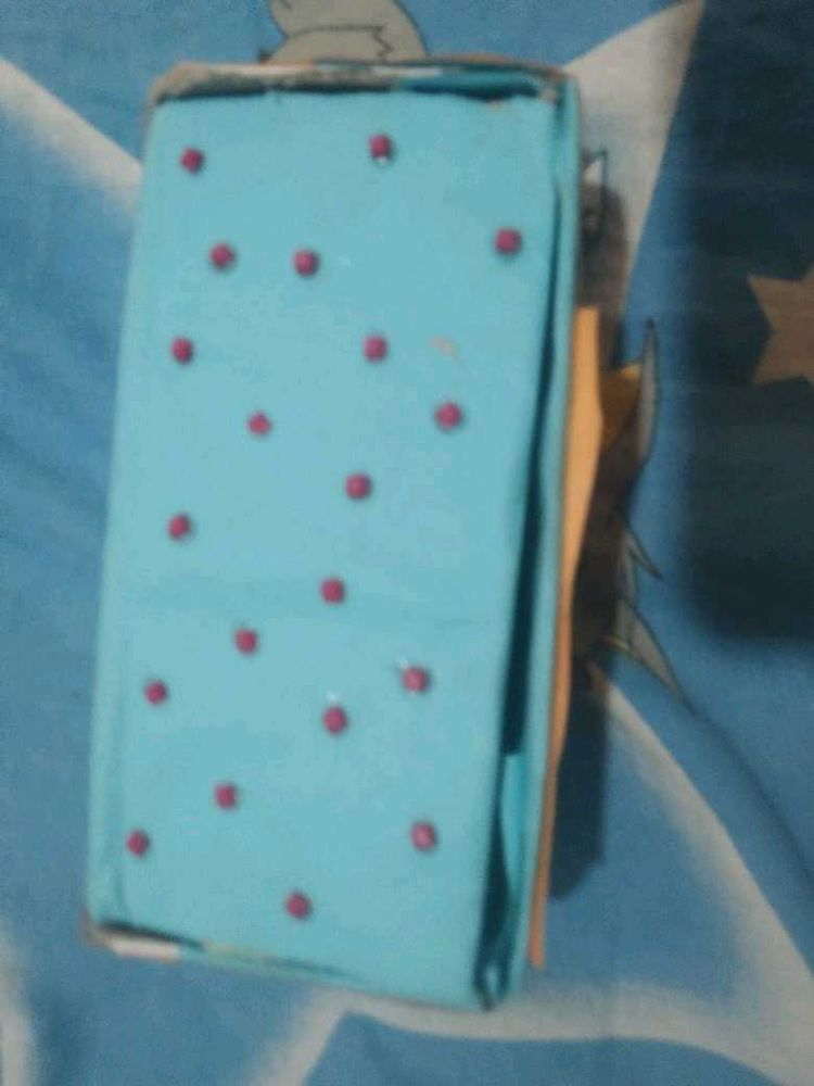 A Jewellery Organiser Or Organise AFree Gift Insid