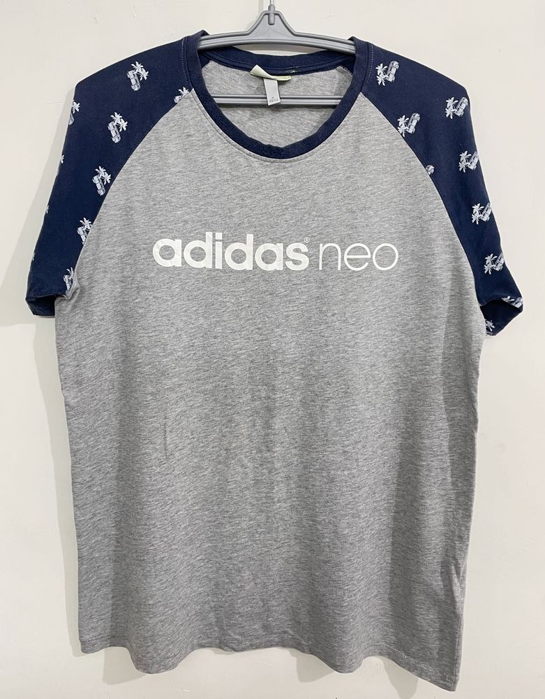 Adidas Neo T-shirt.