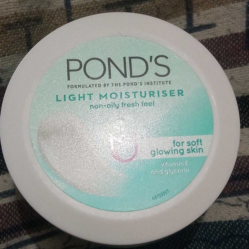 Pond's Light Moisturizer