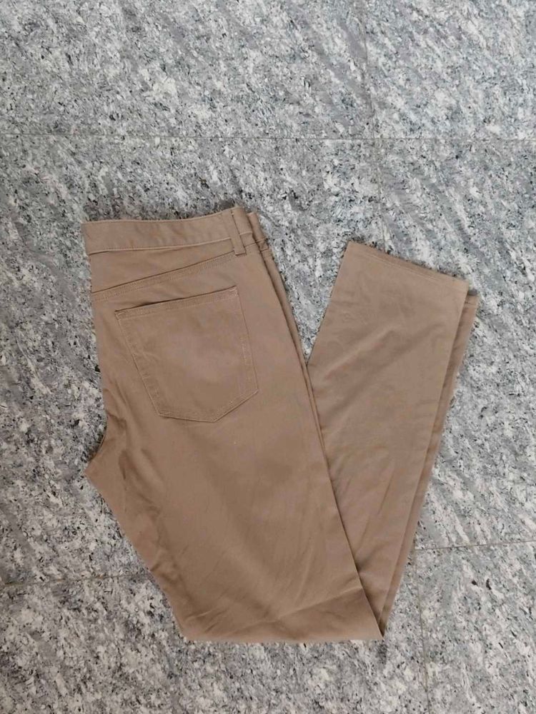 Uniqlo Comfy Tan Chinos - Classic Style