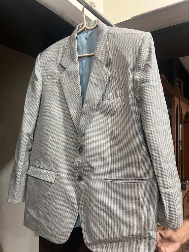 🧥 Light Grey Textured Men’s Blazer