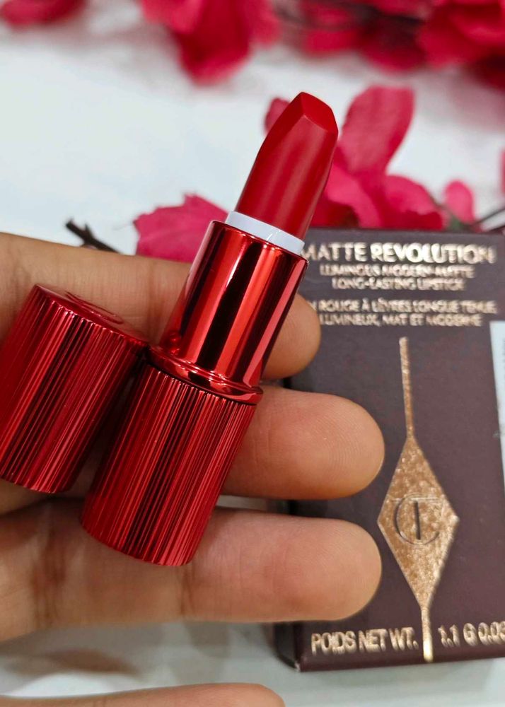Charlotte Tilbury Lipstick (Hollywood Vixen)