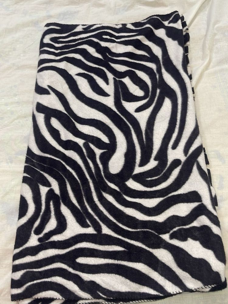 Extremely soft woolen stoll