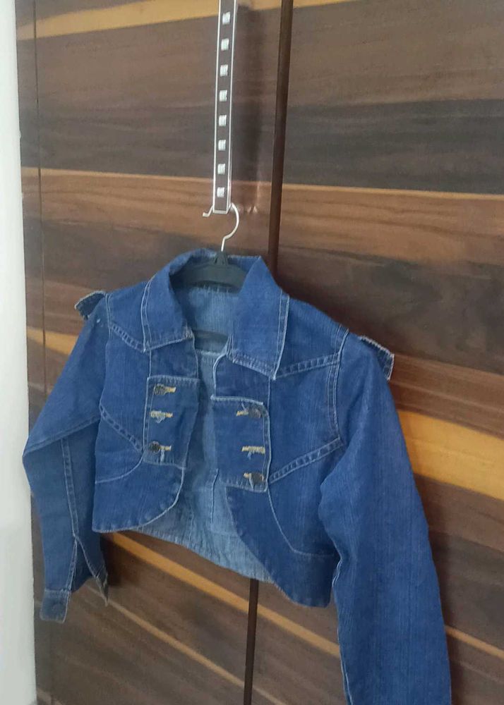 Stylish Cropped Denim Jacket