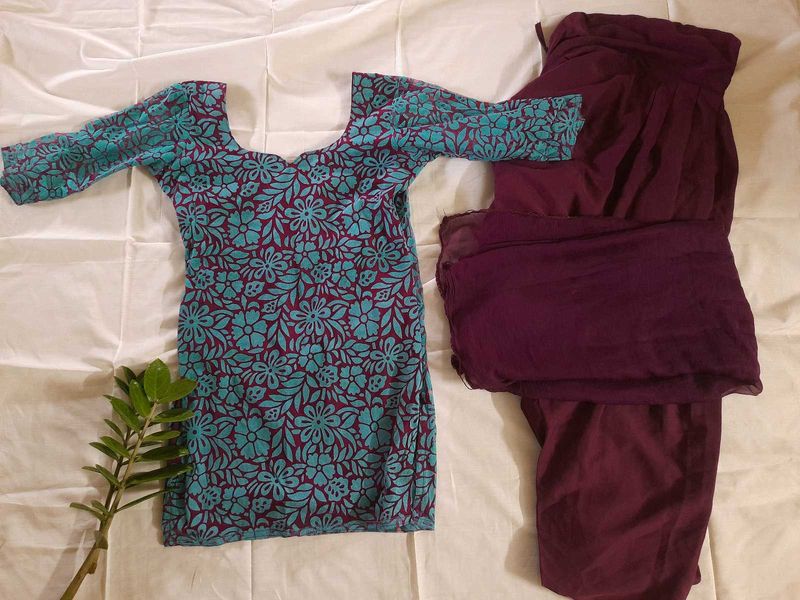 Kurthi Set With Patiala Pant