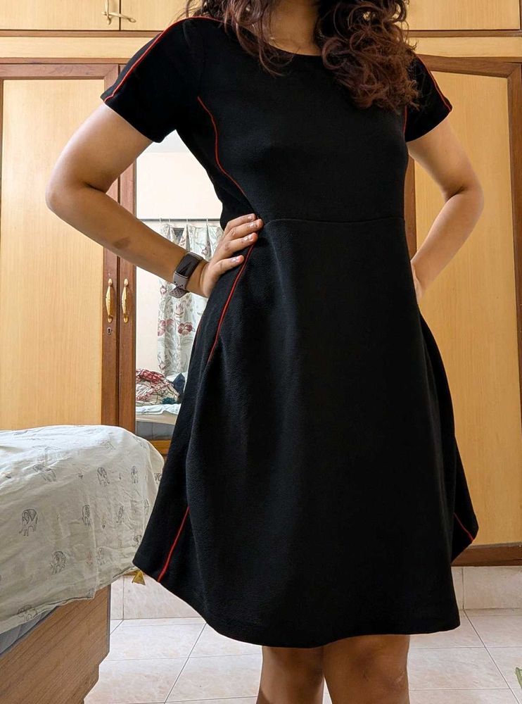 Sporty black tennis dress