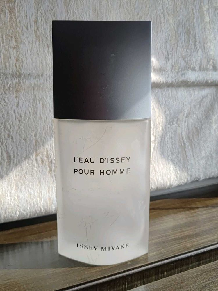 Empty bottle of Issey Miyake L'Eau d'Issey Pour Ho
