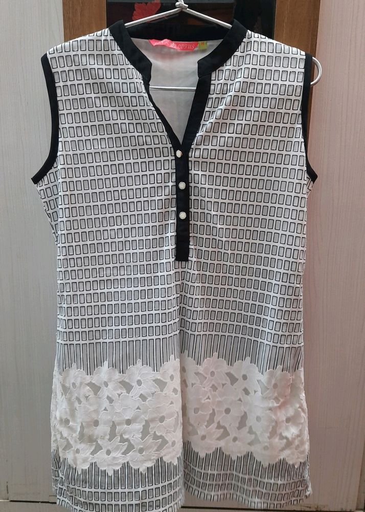 Sleeveless tunic top