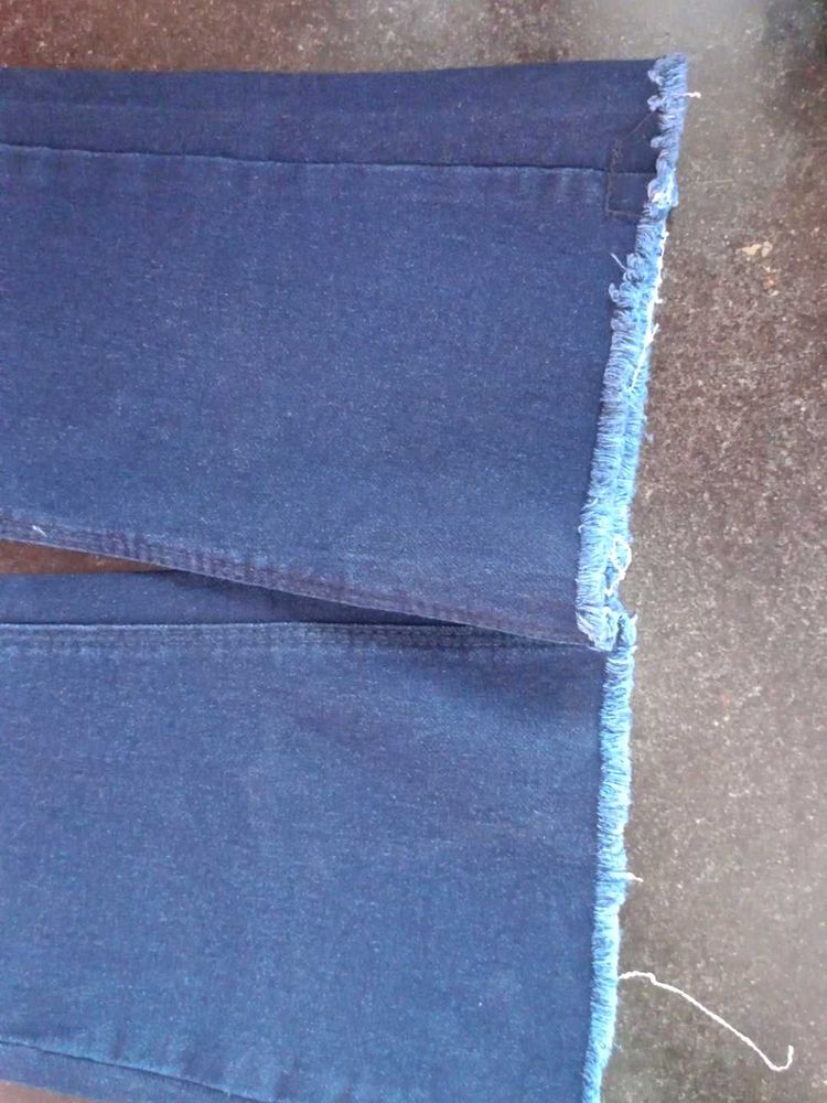 Dark Blue Flared Jeans with cute fimbrie this.